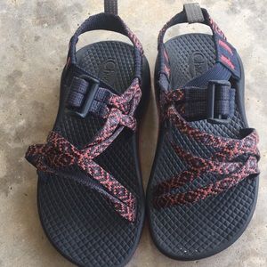 Chacos navy blue and coral colored great condition